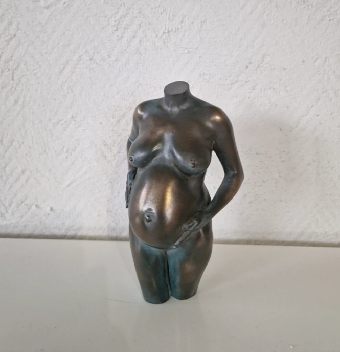Brons blauw veredeld zwangerschapsbeeld